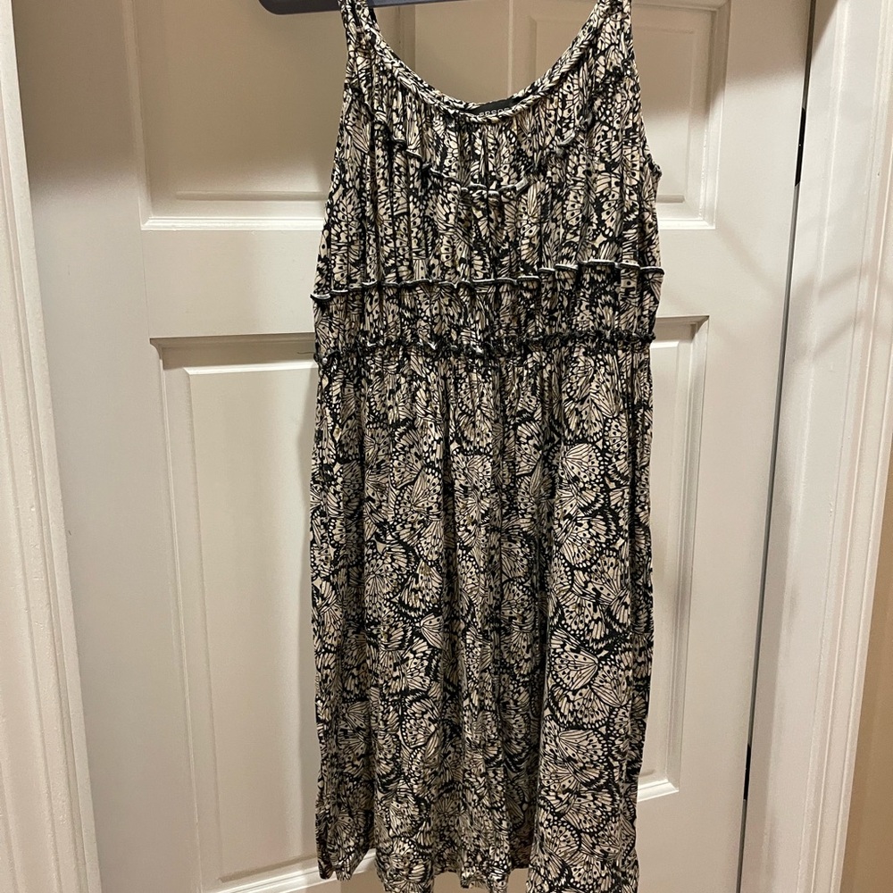 Black and Cream Sleeveless Dress